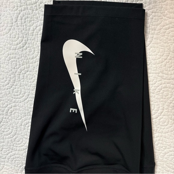 Sleek Black Bike Shorts with Moisture-Wicking Fabric and Stretch Fit - Picture 11 of 11